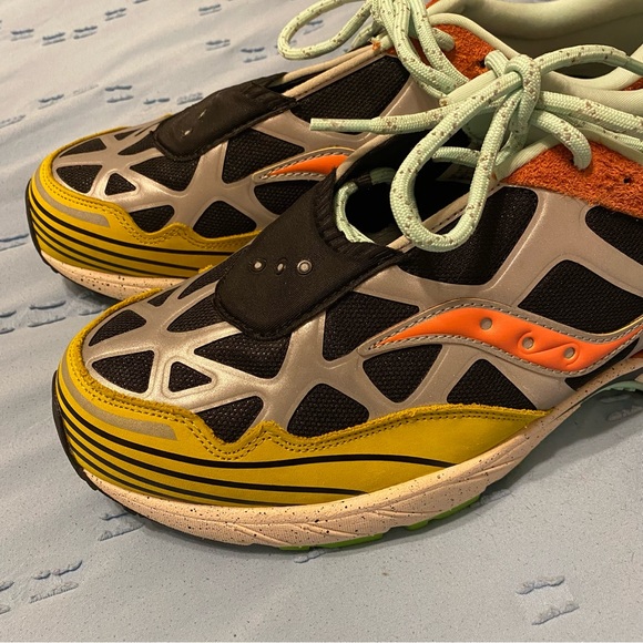 NWOT Saucony 3D Grid Hurricane Tralian Running Shoes Mustard SZ 11 M. S70745-8 - Picture 7 of 7